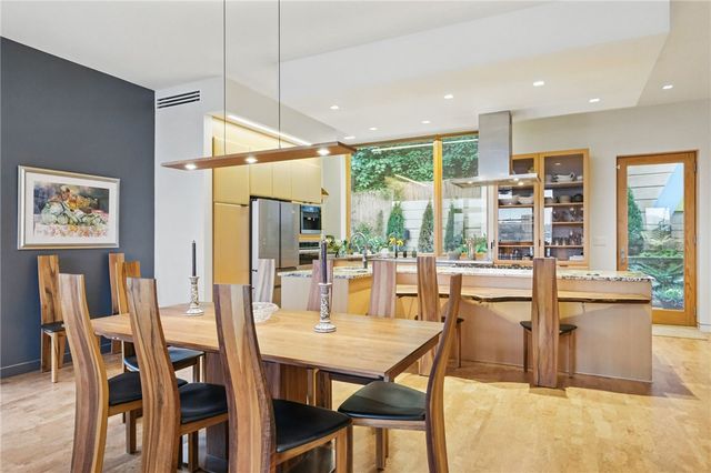 14 WINDOM HILL PLACE, Mt Washington, PA 15203