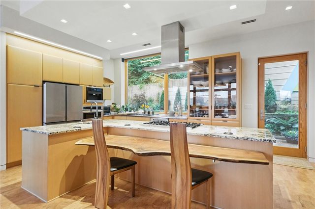 14 WINDOM HILL PLACE, Mt Washington, PA 15203