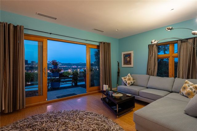 14 WINDOM HILL PLACE, Mt Washington, PA 15203