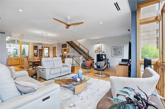 14 WINDOM HILL PLACE, Mt Washington, PA 15203