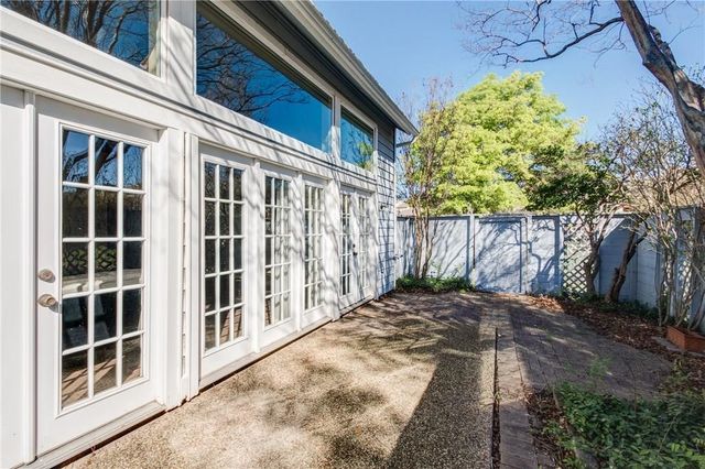 647 Cimarron Trail 647, Irving, TX 75063