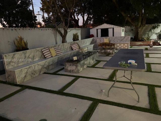 815 E 32nd St, Hialeah, FL 33013