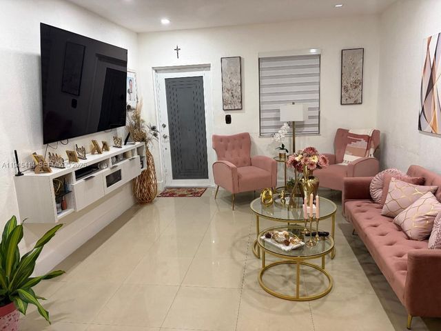 815 E 32nd St, Hialeah, FL 33013