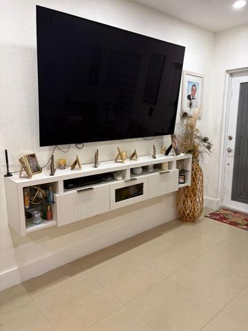 815 E 32nd St, Hialeah, FL 33013