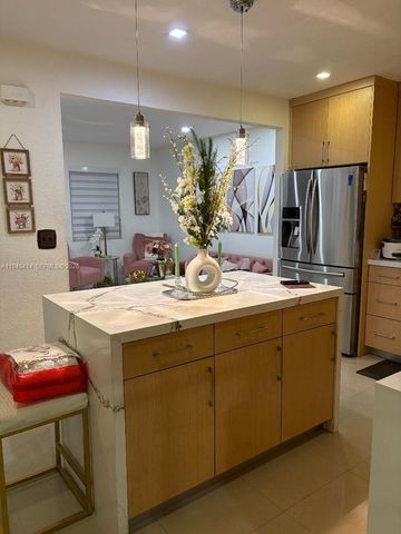 815 E 32nd St, Hialeah, FL 33013