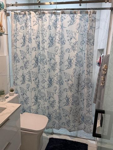 815 E 32nd St, Hialeah, FL 33013