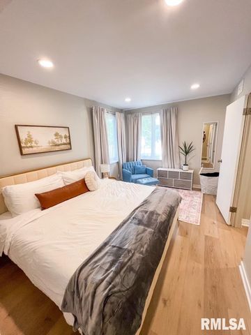 107 W ANN Street, Roanoke, IL 61561