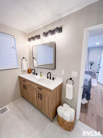 107 W ANN Street, Roanoke, IL 61561