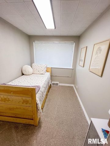 107 W ANN Street, Roanoke, IL 61561