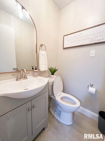 107 W ANN Street, Roanoke, IL 61561