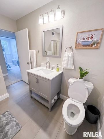 107 W ANN Street, Roanoke, IL 61561