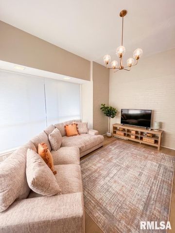 107 W ANN Street, Roanoke, IL 61561