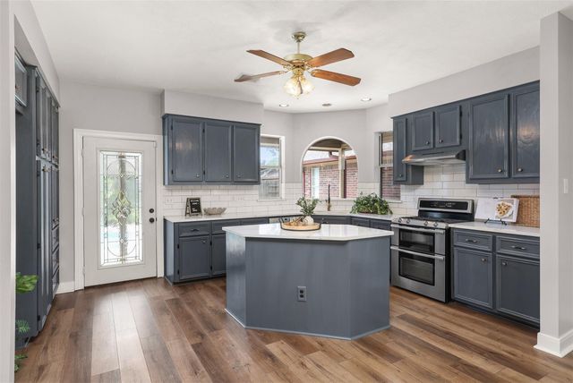 1133 Helen Drive, Deer Park, TX 77536