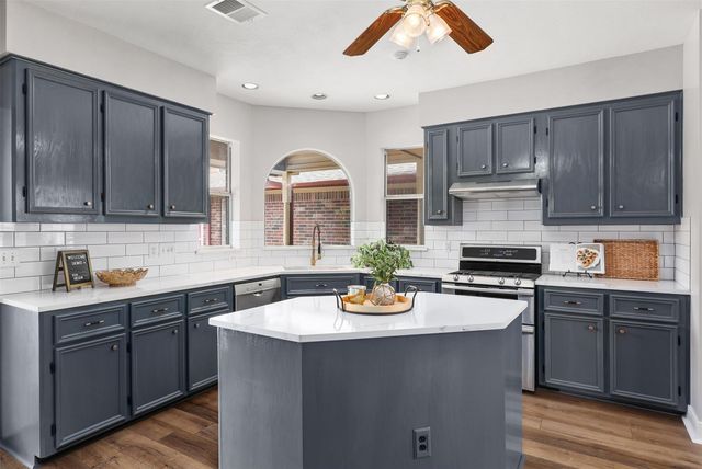 1133 Helen Drive, Deer Park, TX 77536