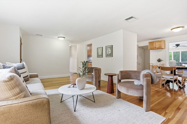 6 Hillcrest Rd, Bedford, MA 01739