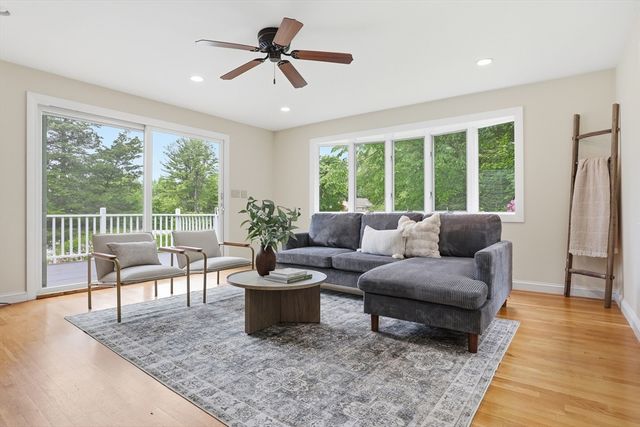 6 Hillcrest Rd, Bedford, MA 01739