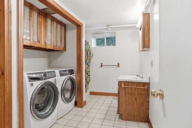 6 Hillcrest Rd, Bedford, MA 01739