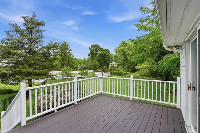 6 Hillcrest Rd, Bedford, MA 01739