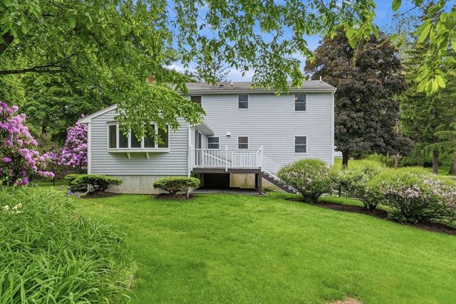 6 Hillcrest Rd, Bedford, MA 01739