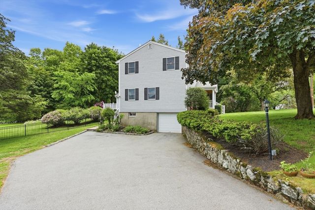 6 Hillcrest Rd, Bedford, MA 01739