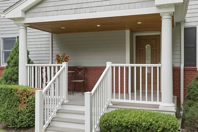 6 Hillcrest Rd, Bedford, MA 01739