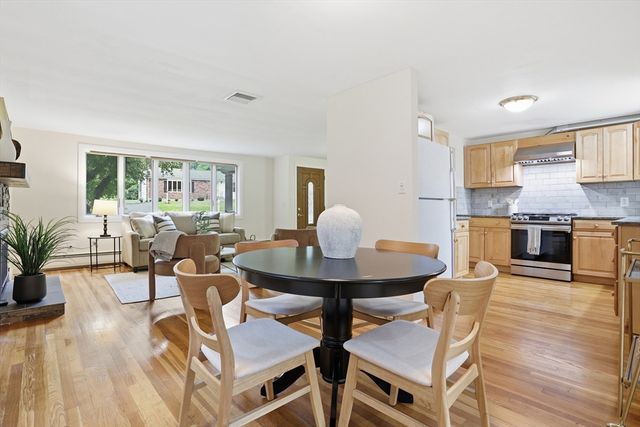 6 Hillcrest Rd, Bedford, MA 01739