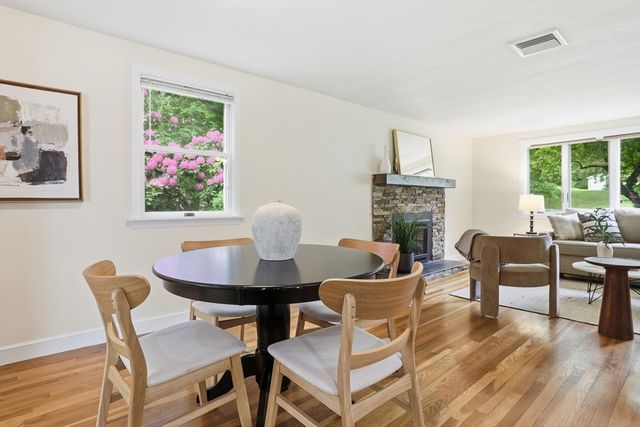 6 Hillcrest Rd, Bedford, MA 01739