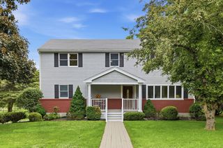 6 Hillcrest Rd, Bedford, MA 01739