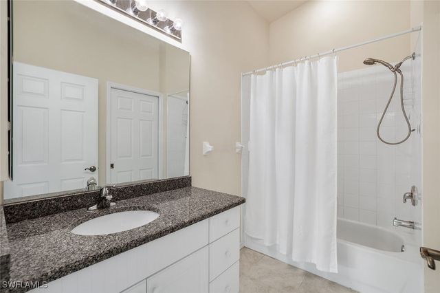 2373 Hidden Lake CT 8110, Naples, FL 34112