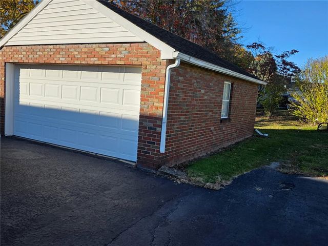 745 Castle Street, New Castle, PA 16101