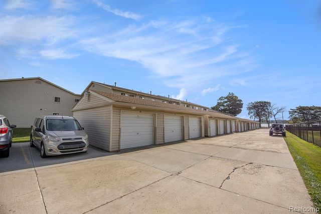 1700 River Road 10, Marysville, MI 48040