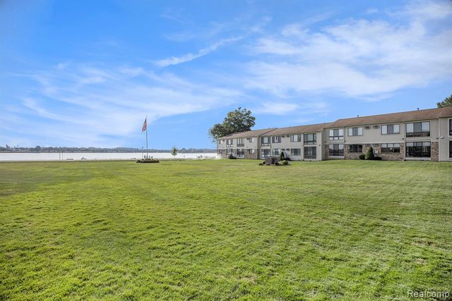 1700 River Road 10, Marysville, MI 48040