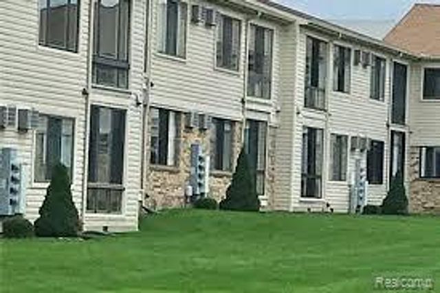 1700 River Road 10, Marysville, MI 48040