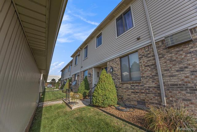 1700 River Road 10, Marysville, MI 48040