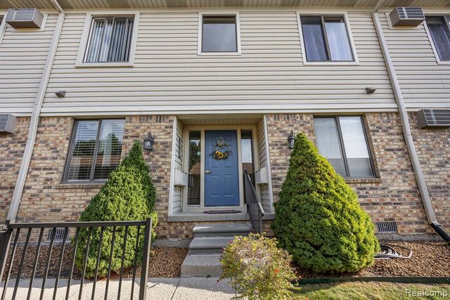 1700 River Road 10, Marysville, MI 48040