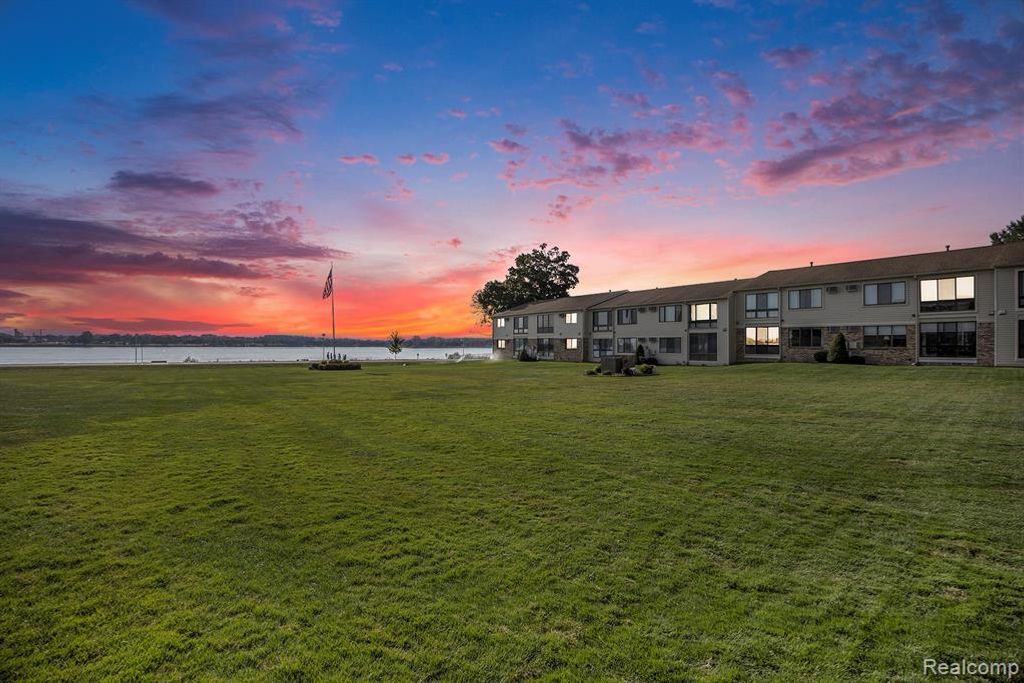 1700 River Road 10, Marysville, MI 48040