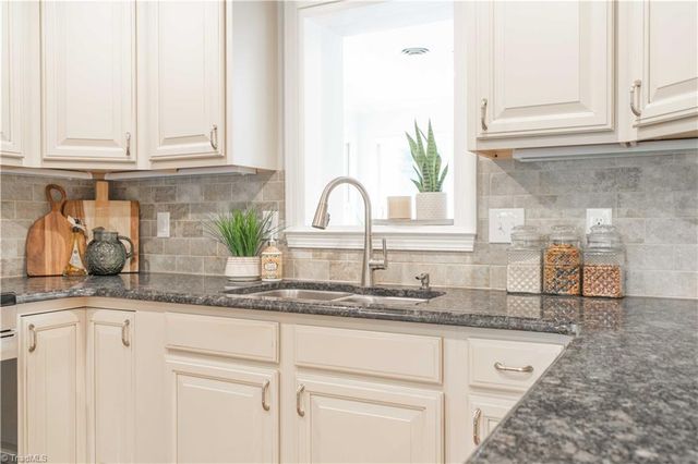 5100 Murray Road, Winston-salem, NC 27106