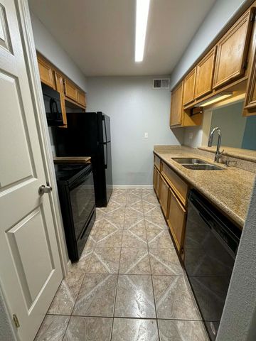 215 Postoffice 605, Galveston, TX 77550