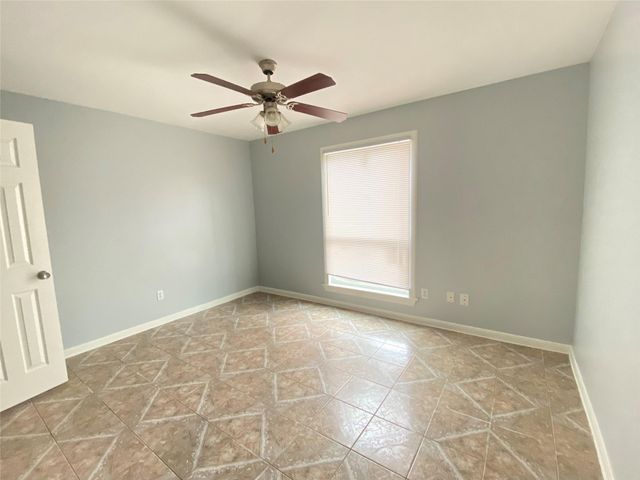 215 Postoffice 605, Galveston, TX 77550