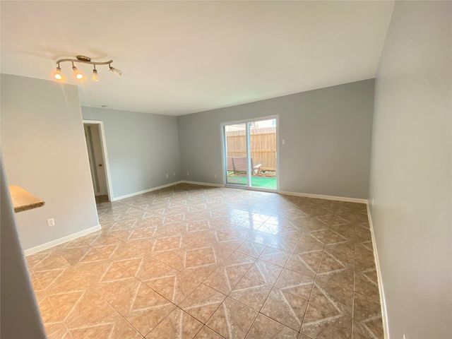 215 Postoffice 605, Galveston, TX 77550