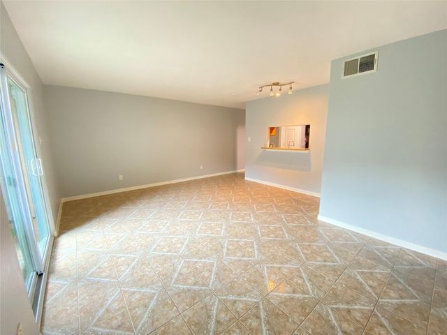 215 Postoffice 605, Galveston, TX 77550