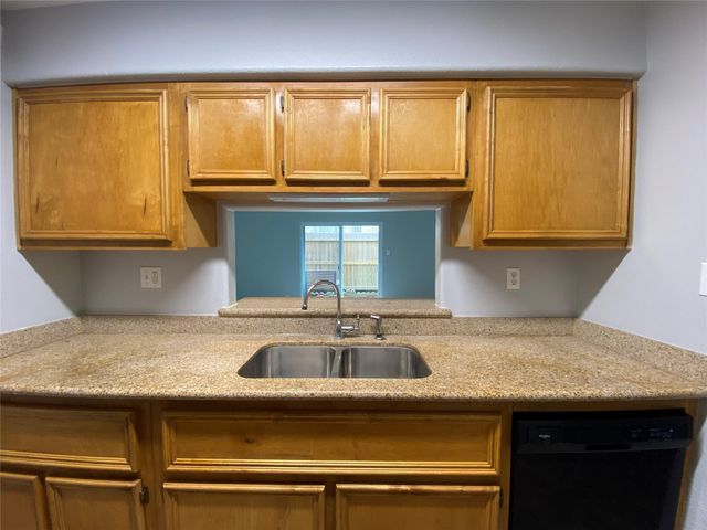 215 Postoffice 605, Galveston, TX 77550