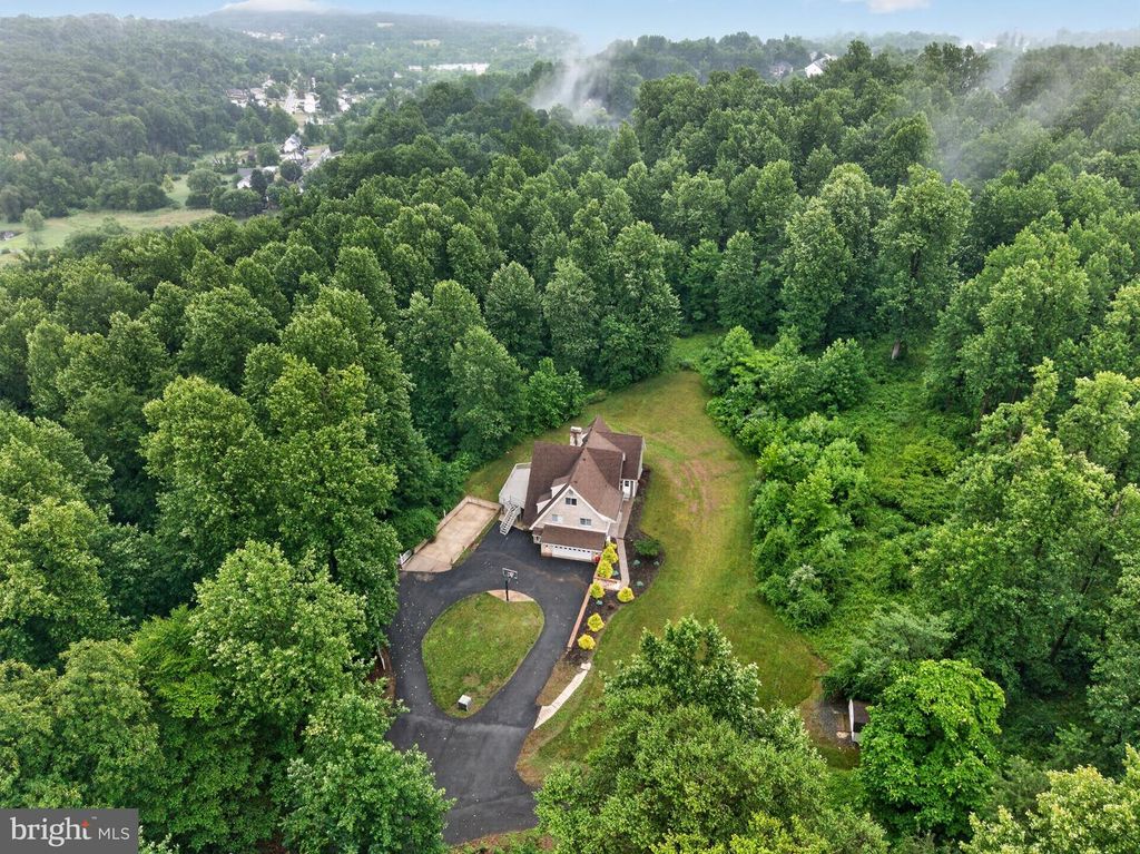 665 FAIRMONT AVE, Mohnton, PA 19540