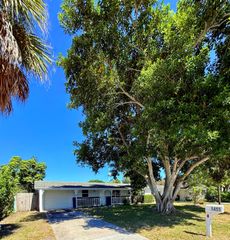 1455 NE Silver Maple Way, Jensen Beach, FL 34957