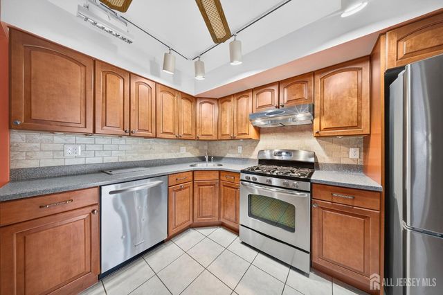 87 Lafayette Street, Piscataway, NJ 08854