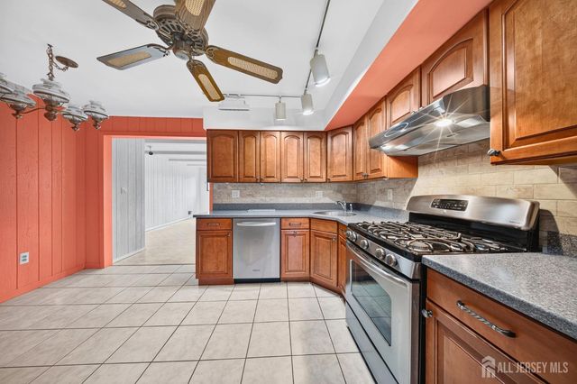 87 Lafayette Street, Piscataway, NJ 08854