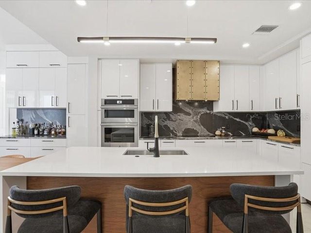 301 1ST STREET S 907, St Petersburg, FL 33701