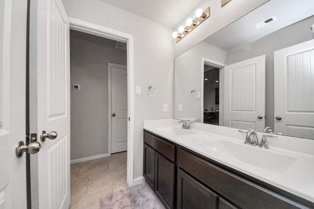 2934 Vales Point Drive, Fresno, TX 77545