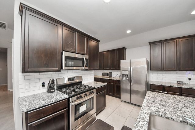 2934 Vales Point Drive, Fresno, TX 77545