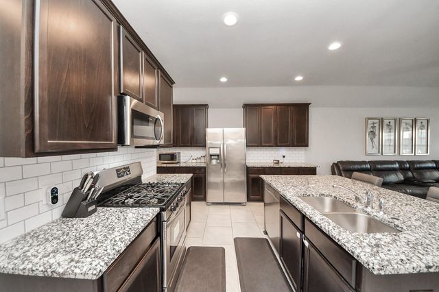 2934 Vales Point Drive, Fresno, TX 77545